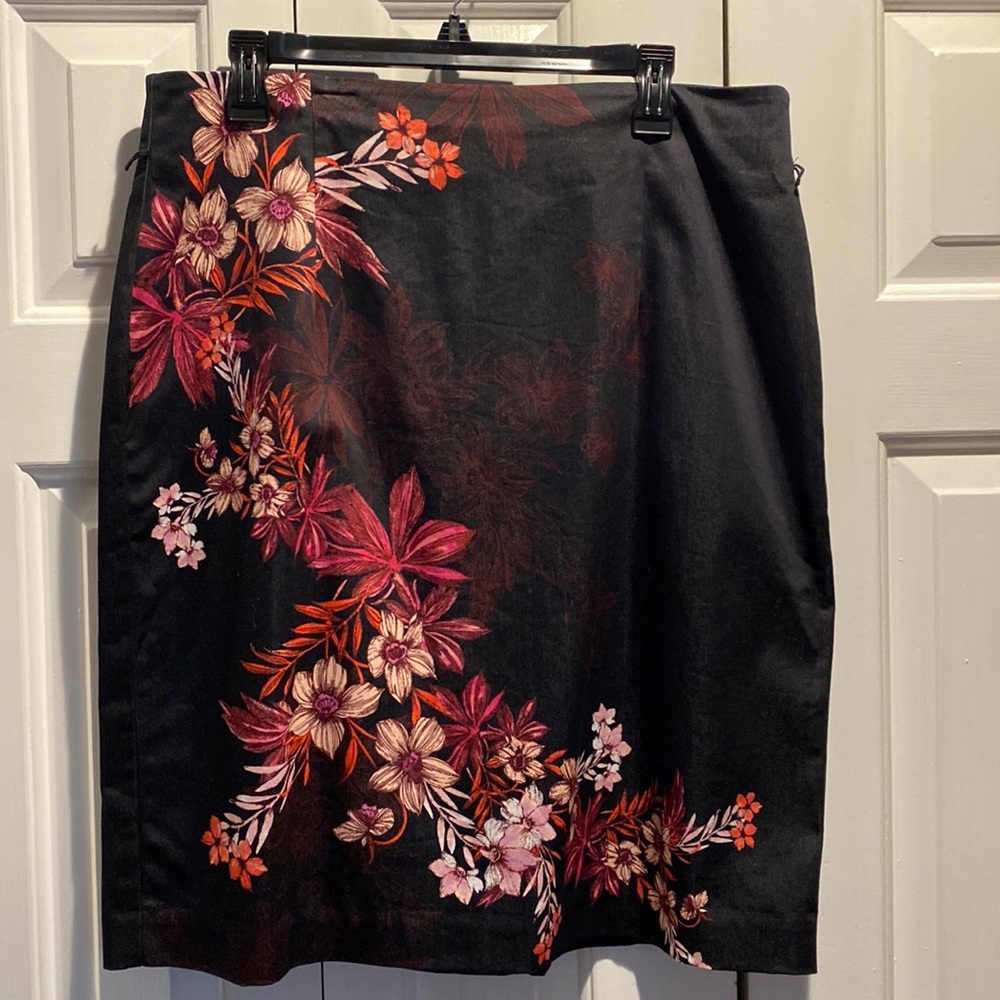 NWOT.  Worthington Floral Skirt